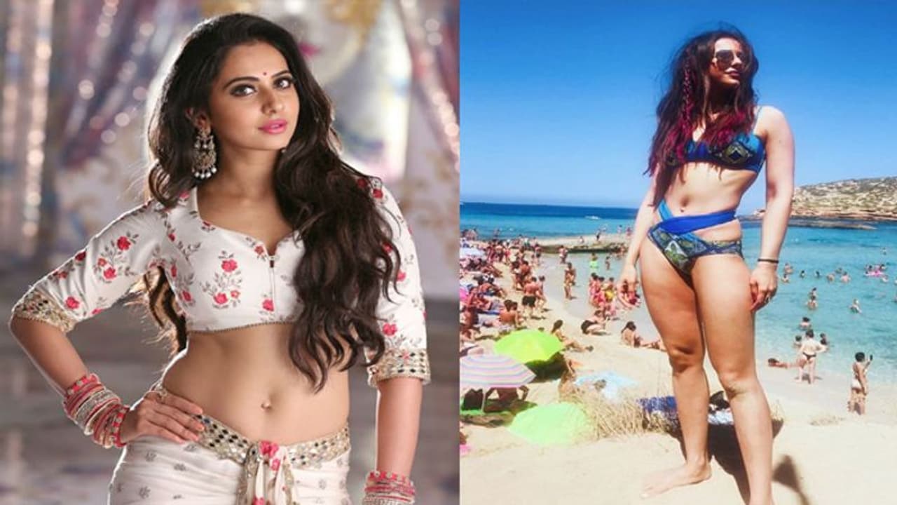 నాన్న మంచి కలర్ బికినీ కొనుక్కోమన్నారు.. అమ్మ వేసుకోమని చెప్పింది: రకుల్