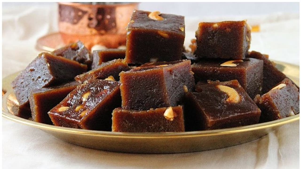 വീട്ടിൽ അരിപ്പൊടി ഉണ്ടോ; കിടിലൻ 'ഹൽവ' തയ്യാറാക്കാം വീട്ടിൽ അരിപ്പൊടി ഉണ്ടോ; കിടിലൻ 'ഹൽവ' തയ്യാറാക്കാം