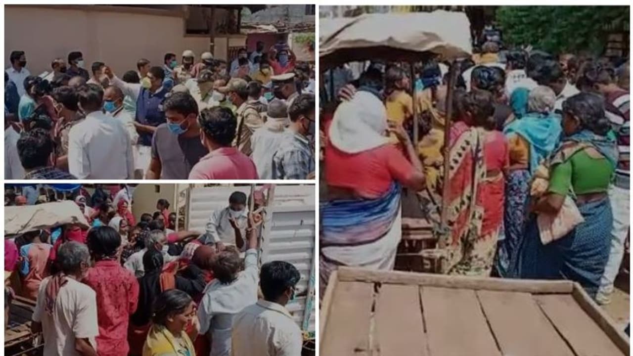 ലോക്ക്ഡൗൺ നിയന്ത്രണം പാലിക്കാതെ കർണാടക മന്ത്രിയുടെ ഭക്ഷ്യകിറ്റ് വിതരണം; തിക്കിത്തിരക്കി ജനം