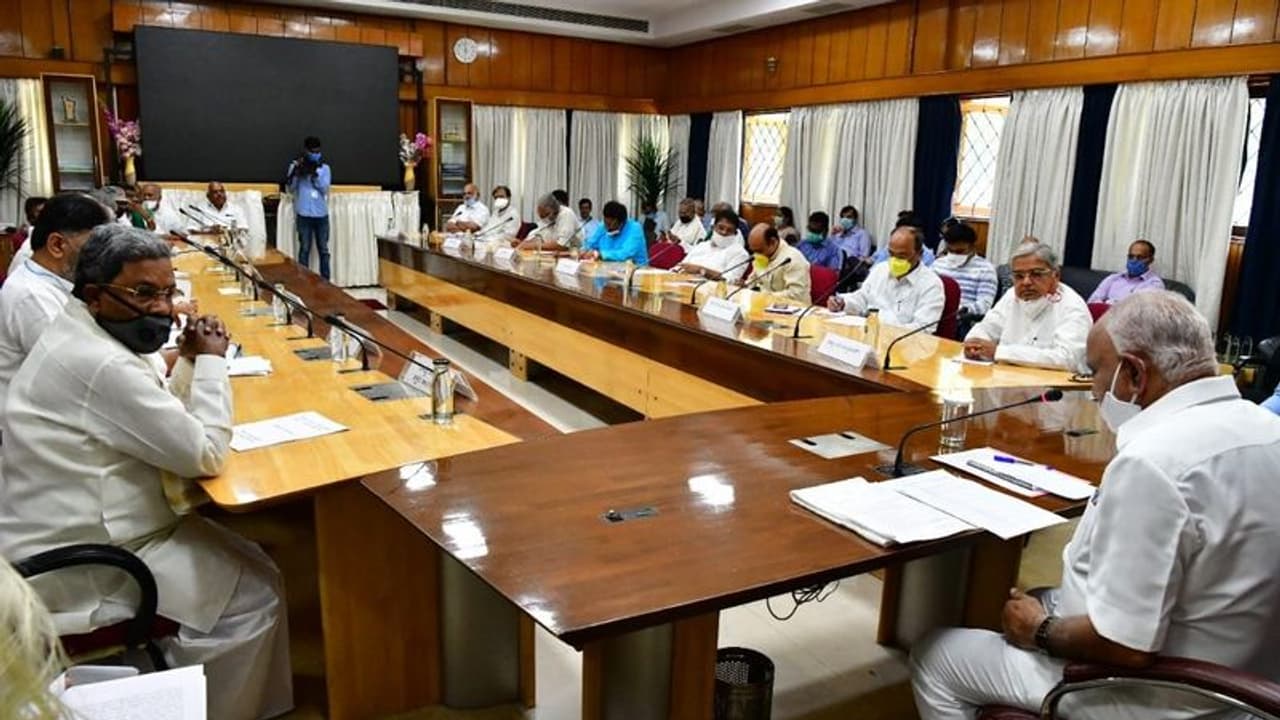 ಭೇಟಿಯಾದ ಸರ್ವಪಕ್ಷಗಳ ನಿಯೋಗಕ್ಕೆ ಪಿನ್ ಟು ಪಿನ್ ಮಾಹಿತಿ ವಿವರಿಸಿದ ಬಿಎಸ್ವೈ ಭೇಟಿಯಾದ ಸರ್ವಪಕ್ಷಗಳ ನಿಯೋಗಕ್ಕೆ ಪಿನ್ ಟು ಪಿನ್ ಮಾಹಿತಿ ವಿವರಿಸಿದ ಬಿಎಸ್ವೈ