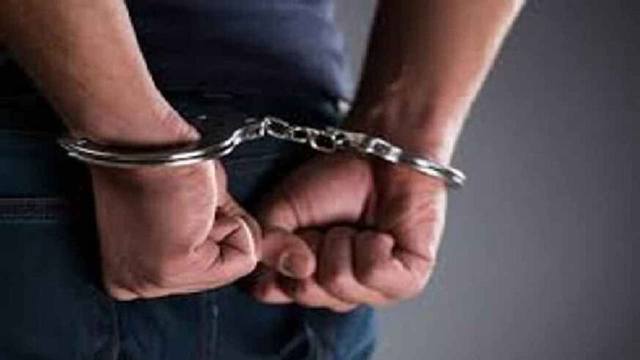 ആര്എസ്എസ് നേതാവിന്റെ കൊലപാതകം; ഹിസ്ബുള് മുജാഹിദ്ദീന് തീവ്രവാദി അറസ്റ്റില് ആര്എസ്എസ് നേതാവിന്റെ കൊലപാതകം; ഹിസ്ബുള് മുജാഹിദ്ദീന് തീവ്രവാദി അറസ്റ്റില്