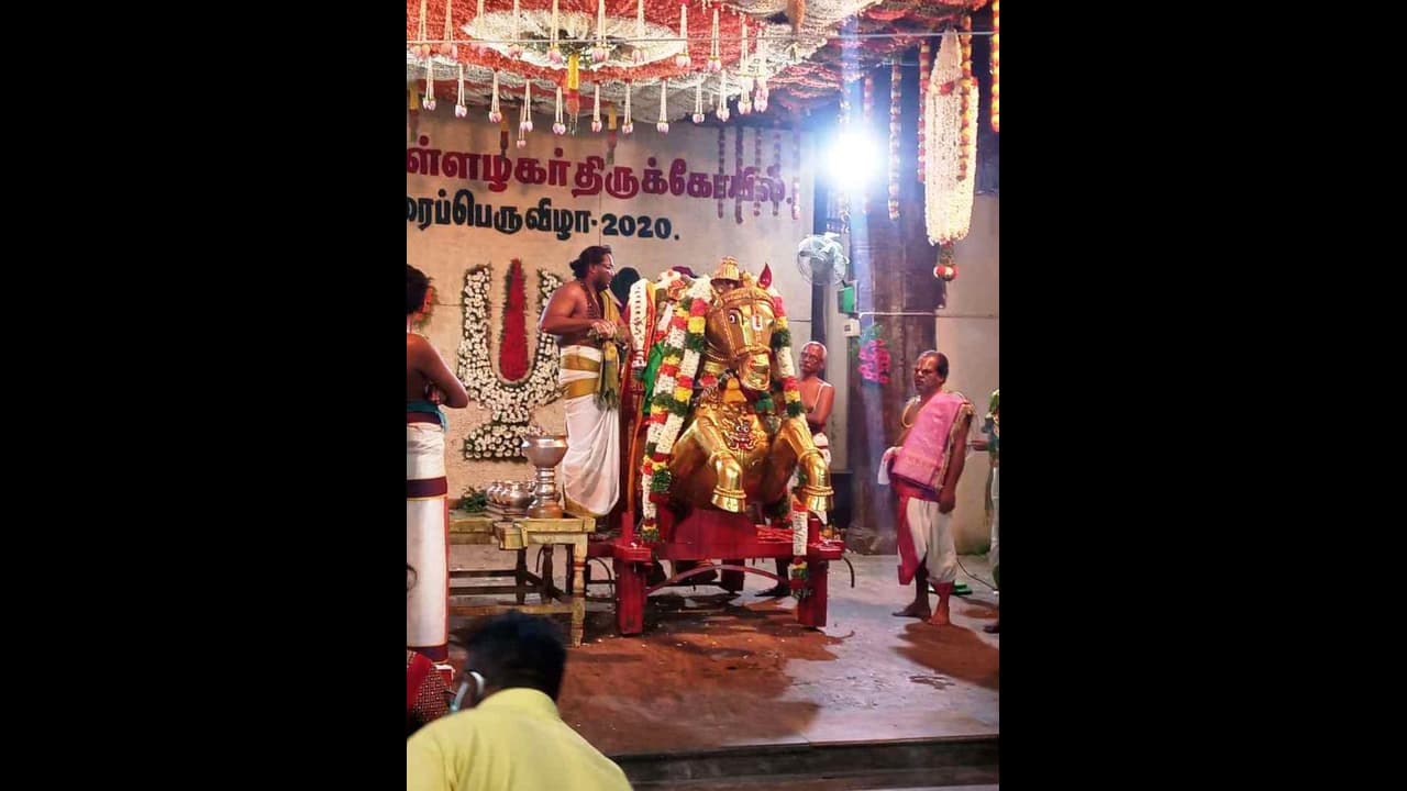 மதுரை அழகர்கோவிலில் பக்தர்கள் இல்லாமல் நடைபெற்ற சித்திரை திருவிழா.! காண முடியாத பக்தர்களுக்கான வீடியோ பதிவு.! மதுரை அழகர்கோவிலில் பக்தர்கள் இல்லாமல் நடைபெற்ற சித்திரை திருவிழா.! காண முடியாத பக்தர்களுக்கான வீடியோ பதிவு.!