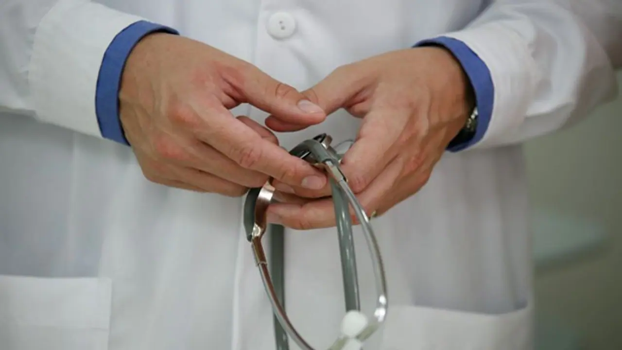 മുന്‍കരുതല്‍ നടപടികള്‍ ലംഘിച്ചു; കൊവിഡ് ബാധിച്ച വിദേശി ഡോക്ടറെ സൗദിയില്‍ ജോലിയില്‍ നിന്ന് പുറത്താക്കി