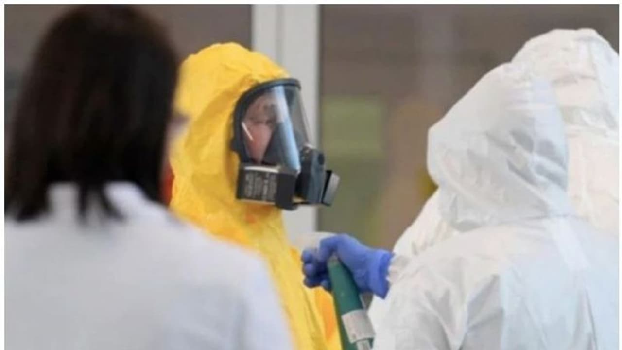 Sikh doctor shaves off beard to serve COVID 19 patients Sikh doctor shaves off beard to serve COVID 19 patients