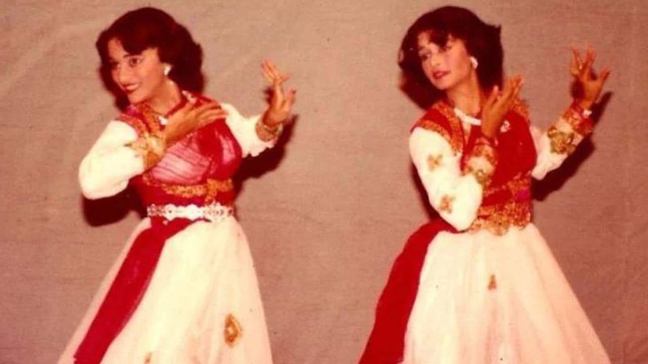 অবিকল মাধুরী দীক্ষিত, ছবি পোস্ট করে খোলসা করলেন অভিনেত্রী অবিকল মাধুরী দীক্ষিত, ছবি পোস্ট করে খোলসা করলেন অভিনেত্রী