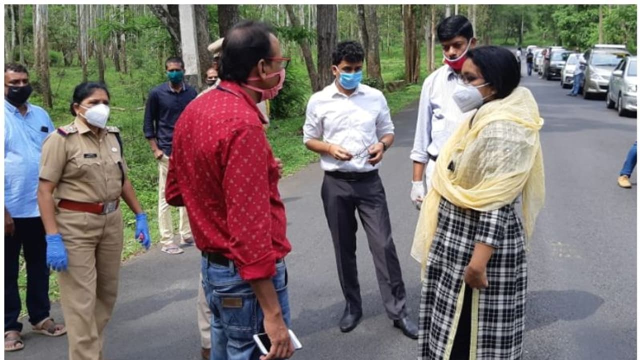 പ്രതിസന്ധി ഉയര്ത്തി കൊവിഡ്; വയനാട്ടില് കടുത്ത നിയന്ത്രണങ്ങള്, ജാഗ്രതാ നിര്ദേശം പ്രതിസന്ധി ഉയര്ത്തി കൊവിഡ്; വയനാട്ടില് കടുത്ത നിയന്ത്രണങ്ങള്, ജാഗ്രതാ നിര്ദേശം