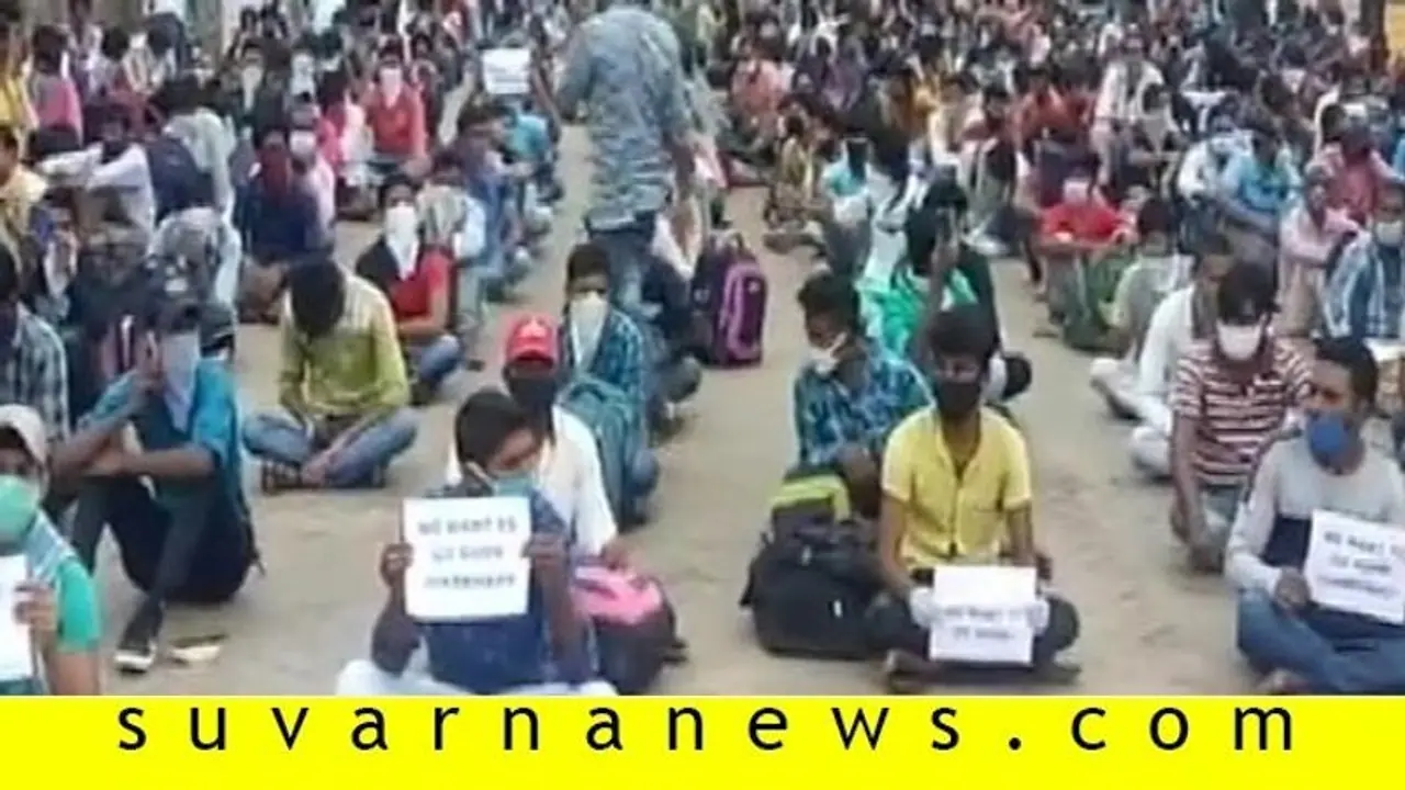 ವದಂತಿ ನಂಬಿ ರೈಲು ನಿಲ್ದಾಣಕ್ಕೆ ಬಂದ್ರು ಸಾವಿರಾರು ಮಂದಿ..! ವದಂತಿ ನಂಬಿ ರೈಲು ನಿಲ್ದಾಣಕ್ಕೆ ಬಂದ್ರು ಸಾವಿರಾರು ಮಂದಿ..!