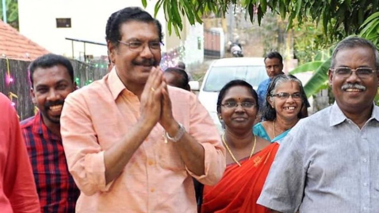 കേരളത്തിന്റെ 'പ്രത്യേക പ്രതിനിധി' എവിടെ? ഉത്തരേന്ത്യയില് കുടുങ്ങിയ മലയാളി സമൂഹം ചോദിക്കുന്നു കേരളത്തിന്റെ 'പ്രത്യേക പ്രതിനിധി' എവിടെ? ഉത്തരേന്ത്യയില് കുടുങ്ങിയ മലയാളി സമൂഹം ചോദിക്കുന്നു