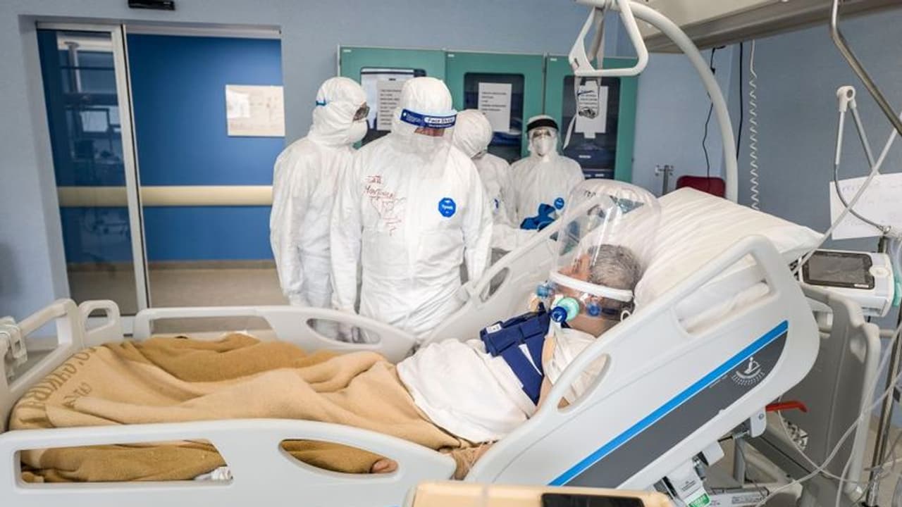 కరోనా విధ్వంసం: 60 వేలకు చేరువలో కేసులు, 2 వేలకు చేరువలో మరణాలు కరోనా విధ్వంసం: 60 వేలకు చేరువలో కేసులు, 2 వేలకు చేరువలో మరణాలు