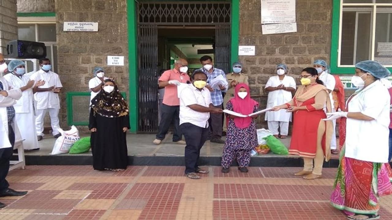 ಬಳ್ಳಾರಿ: ಕೊರೋನಾ ಸೋಂಕಿತ ಮತ್ತಿಬ್ಬರು ಗುಣಮುಖ, ಆಸ್ಪತ್ರೆಯಿಂದ ಡಿಸ್ವಾರ್ಜ್ ಬಳ್ಳಾರಿ: ಕೊರೋನಾ ಸೋಂಕಿತ ಮತ್ತಿಬ್ಬರು ಗುಣಮುಖ, ಆಸ್ಪತ್ರೆಯಿಂದ ಡಿಸ್ವಾರ್ಜ್