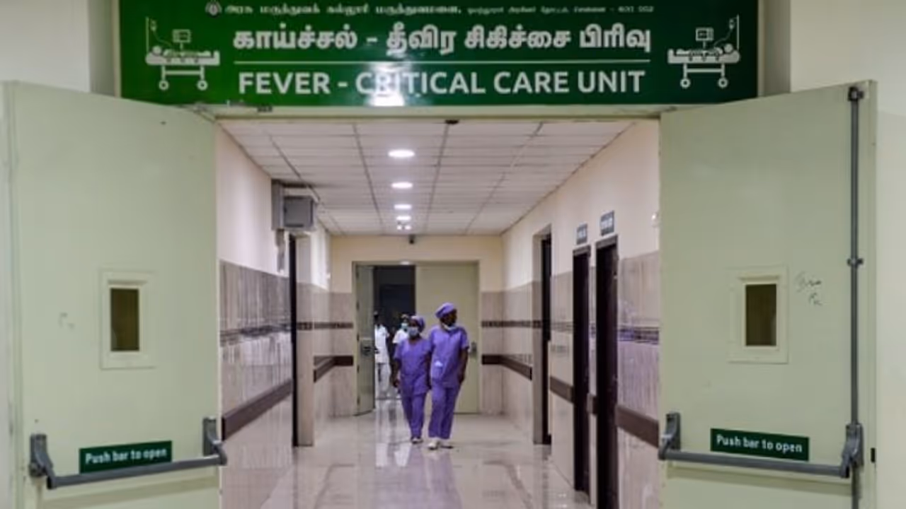 ചെന്നൈയിലെ സൂപ്പർമാർക്കറ്റിൽ ഏഴ് പേർക്ക് കൊവിഡ്; ഓൺലൈൻ മദ്യവിൽപ്പനയെ എതിർത്ത് തമിഴ്നാട് ചെന്നൈയിലെ സൂപ്പർമാർക്കറ്റിൽ ഏഴ് പേർക്ക് കൊവിഡ്; ഓൺലൈൻ മദ്യവിൽപ്പനയെ എതിർത്ത് തമിഴ്നാട്