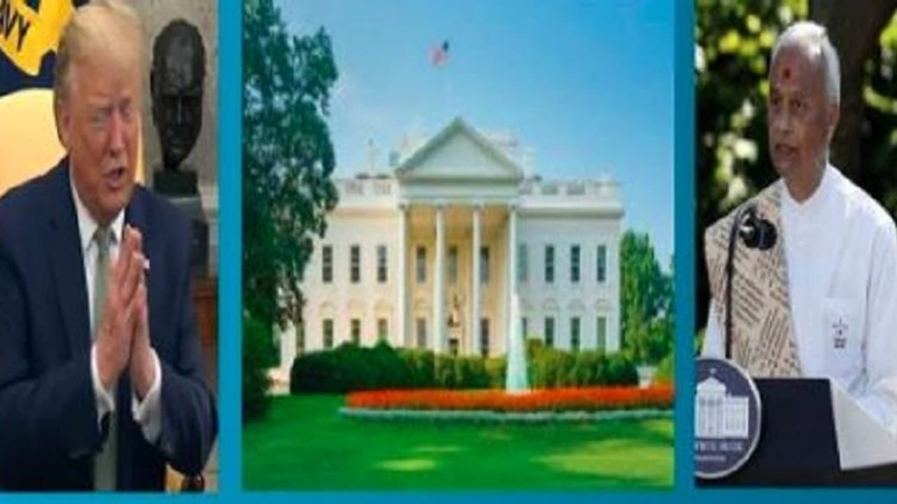 కరోనా కష్టకాలం: వైట్ హౌజ్ లో శాంతిమంత్రాన్ని పఠించిన హిందూ పూజారి, ఆలకించిన ట్రంప్ కరోనా కష్టకాలం: వైట్ హౌజ్ లో శాంతిమంత్రాన్ని పఠించిన హిందూ పూజారి, ఆలకించిన ట్రంప్