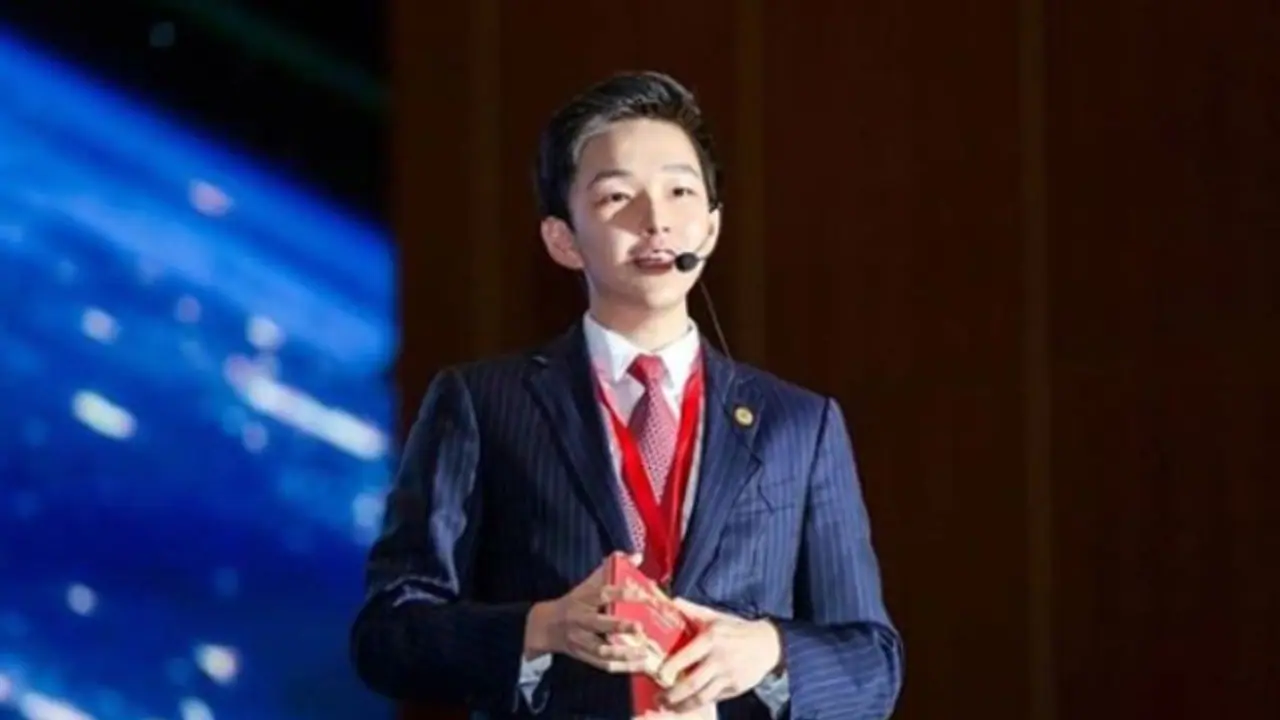 দেশের দুর্দিনে ছেলেকে ৩.৮ বিলিয়ন ডলার দান শিল্পপতির, উঠছে কর ফাঁকি দেওয়ার অভিযোগ