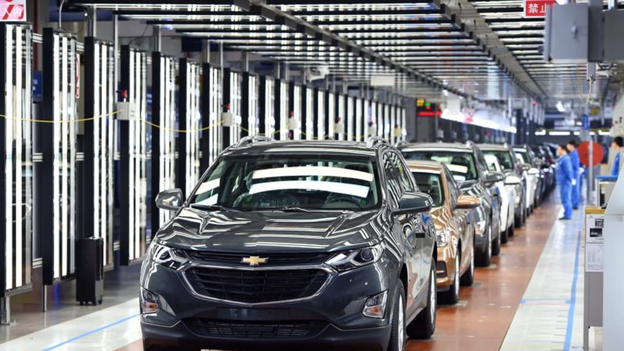 ಕಾರುಗಳ ಮಾರಾಟ ಭರ್ಜರಿ ಏರಿಕೆ: ಬೈಕ್‌, ಸ್ಕೂಟರ್ ಮಾರಾಟ ಇಳಿಕೆ!