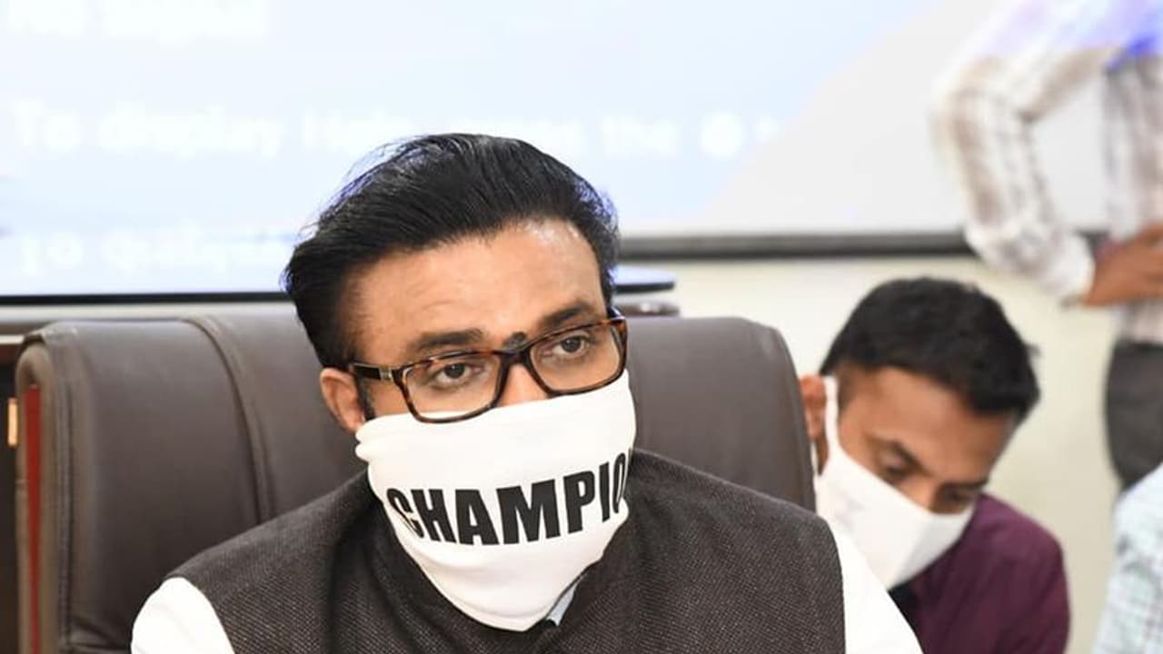 ವಾಣಿ ವಿಲಾಸ ಆಸ್ಪತ್ರೆ ಘಟನೆ: ಪಿಪಿಇ ಕಿಟ್ ಇರಲಿಲ್ಲ ಎಂದು ಸತ್ಯ ಒಪ್ಪಿಕೊಂಡ ಶ್ರೀರಾಮುಲು