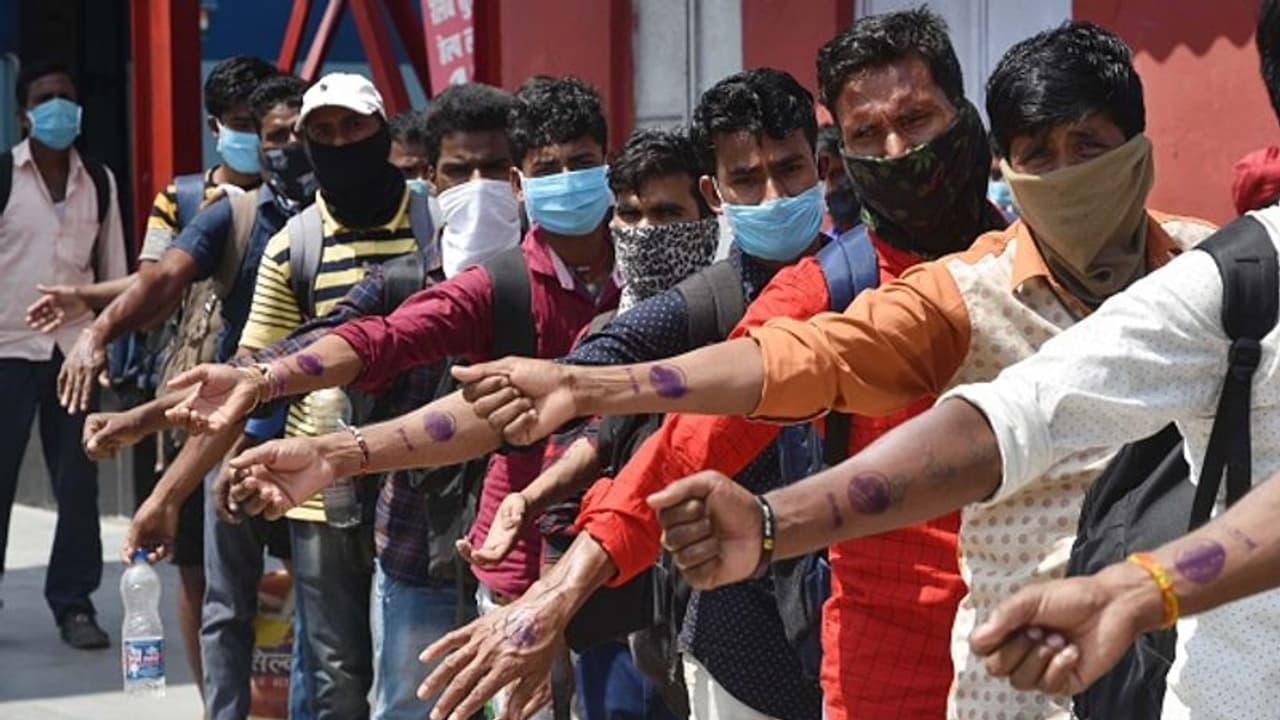 നാട്ടിലേക്ക് മടങ്ങാന് പണമില്ലാത്ത അതിഥി തൊഴിലാളികളുടെ ചെലവ് വഹിക്കുമെന്ന് മഹാരാഷ്ട്ര സർക്കാർ നാട്ടിലേക്ക് മടങ്ങാന് പണമില്ലാത്ത അതിഥി തൊഴിലാളികളുടെ ചെലവ് വഹിക്കുമെന്ന് മഹാരാഷ്ട്ര സർക്കാർ