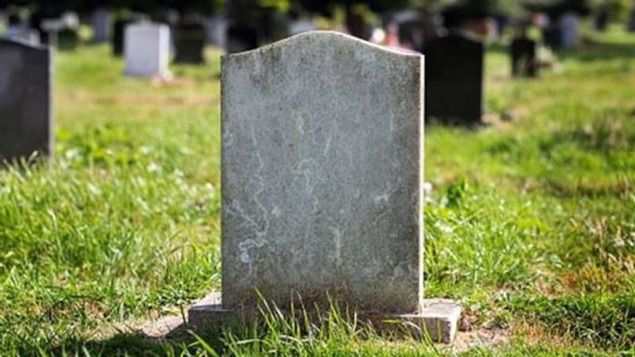 ശരീരം തളര്ന്ന അമ്മയെ ഉപേക്ഷിക്കപ്പെട്ട ശവക്കല്ലറയില് ജീവനോടെ കുഴിച്ചുമൂടി മകന് ശരീരം തളര്ന്ന അമ്മയെ ഉപേക്ഷിക്കപ്പെട്ട ശവക്കല്ലറയില് ജീവനോടെ കുഴിച്ചുമൂടി മകന്