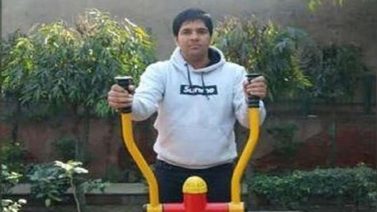 कोरोना में ड्यूटी के दौरान पुलिस कॉन्स्टेबल ने तोड़ा था दम, अब उसकी पत्नी और 3 साल का बच्चा भी संक्रमित कोरोना में ड्यूटी के दौरान पुलिस कॉन्स्टेबल ने तोड़ा था दम, अब उसकी पत्नी और 3 साल का बच्चा भी संक्रमित