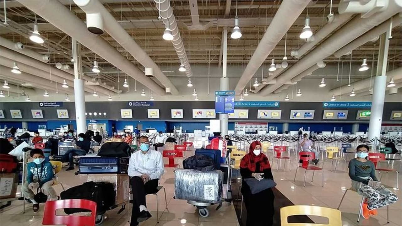 വന്ദേഭാരത് മിഷന് രണ്ടാം ഘട്ടത്തിന് ഇന്ന് തുടക്കം; കേരളത്തിലേക്ക് മൂന്ന് സർവീസുകള് വന്ദേഭാരത് മിഷന് രണ്ടാം ഘട്ടത്തിന് ഇന്ന് തുടക്കം; കേരളത്തിലേക്ക് മൂന്ന് സർവീസുകള്