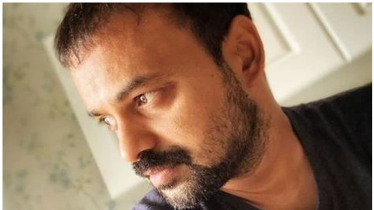 പ്രിയചേച്ചി ഐസൊലേഷനില് ഇരുത്തിയതാവും; ആരാധകന്റെ കമന്റ് കണ്ട് പൊട്ടിച്ചിരിച്ച് കുഞ്ചാക്കോ ബോബൻ പ്രിയചേച്ചി ഐസൊലേഷനില് ഇരുത്തിയതാവും; ആരാധകന്റെ കമന്റ് കണ്ട് പൊട്ടിച്ചിരിച്ച് കുഞ്ചാക്കോ ബോബൻ