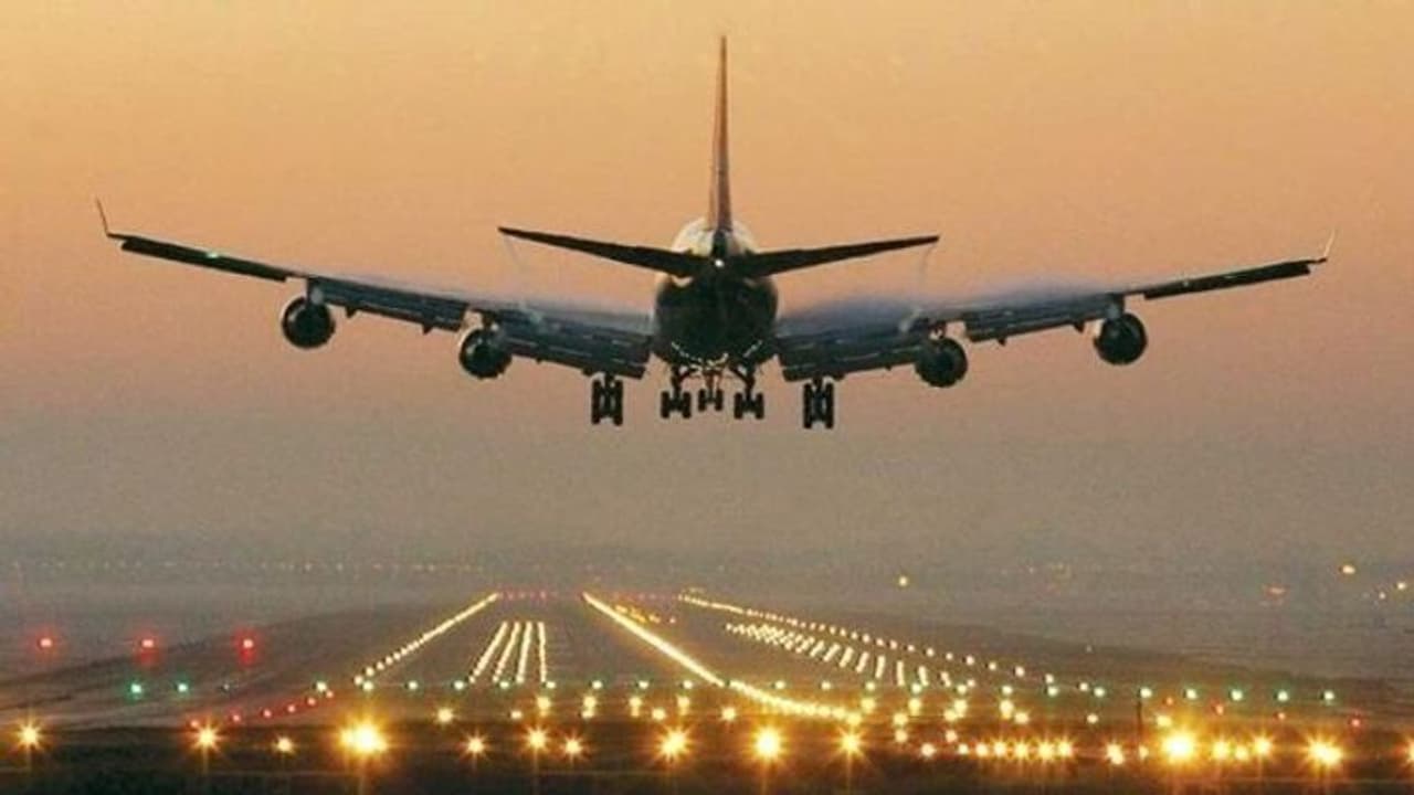 മടങ്ങിയെത്തിയ പ്രവാസികളില് ഇതുവരെ കൊവിഡ് സ്ഥിരീകരിച്ച നാല് പേര് ഒരു വിമാനത്തില് വന്നവര് മടങ്ങിയെത്തിയ പ്രവാസികളില് ഇതുവരെ കൊവിഡ് സ്ഥിരീകരിച്ച നാല് പേര് ഒരു വിമാനത്തില് വന്നവര്