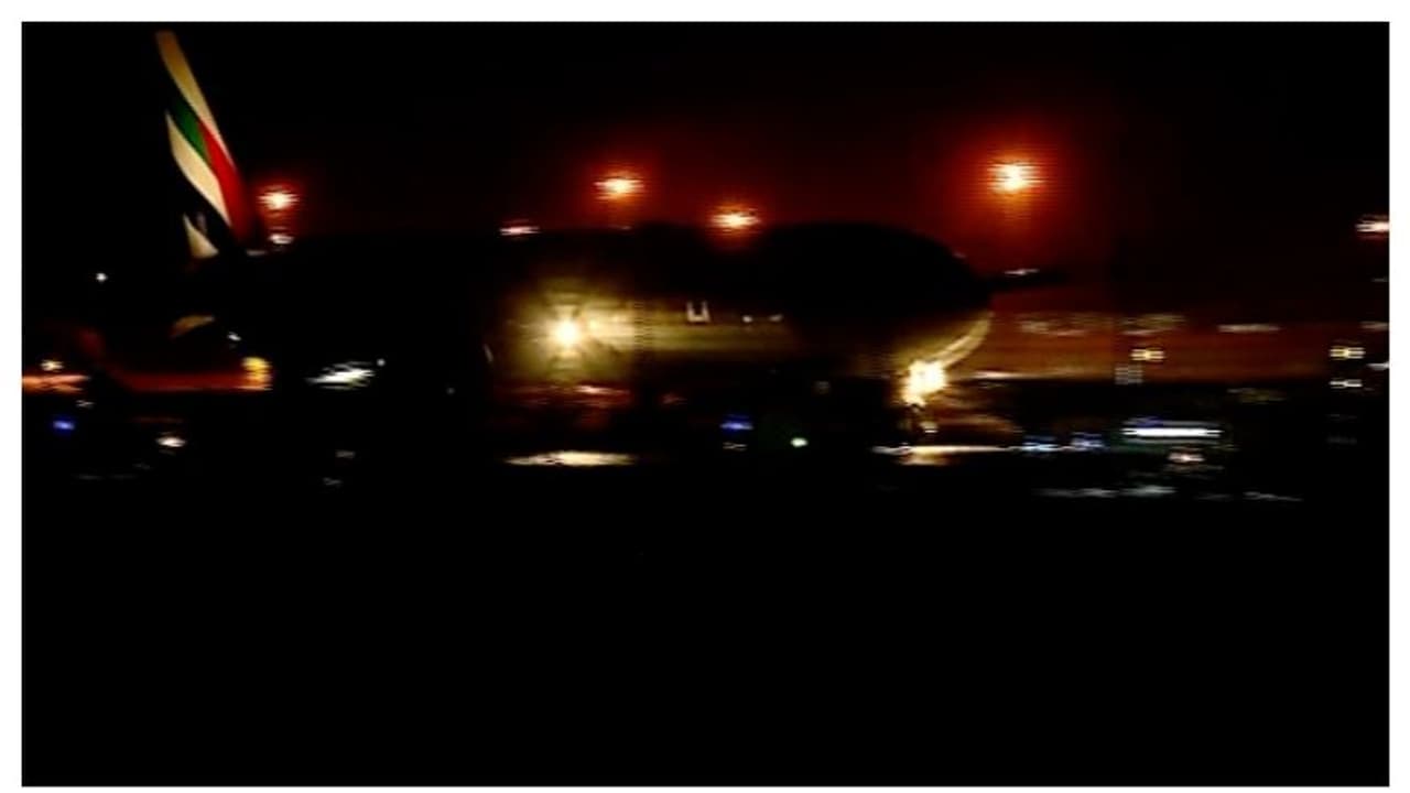 കുവൈത്തില് നിന്നും മസ്കറ്റില് നിന്നുമുള്ള പ്രവാസികളുമായി വിമാനങ്ങള് കൊച്ചിയിലെത്തി കുവൈത്തില് നിന്നും മസ്കറ്റില് നിന്നുമുള്ള പ്രവാസികളുമായി വിമാനങ്ങള് കൊച്ചിയിലെത്തി