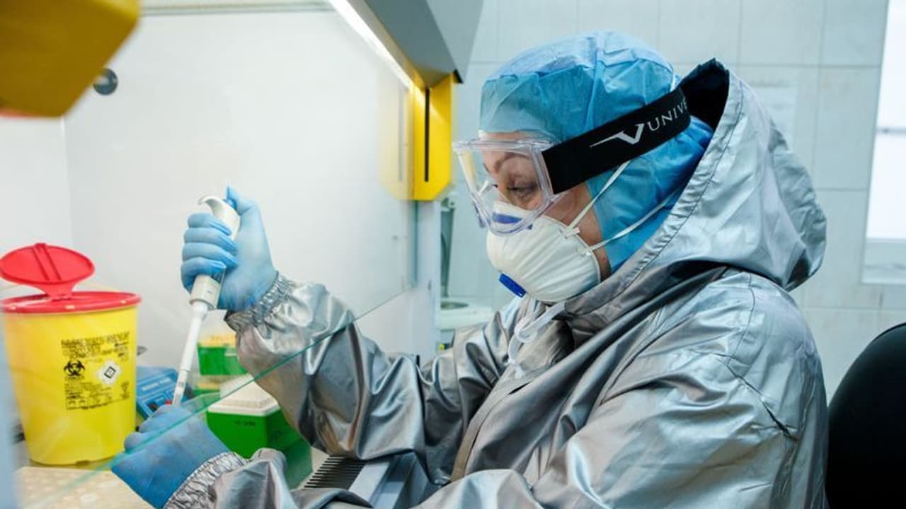 UP News: 30 नवम्बर तक वैक्सीन की पहली डोज से कवर होगा पूरा प्रदेश, जानें, योगी सरकार की खास तैयारी UP News: 30 नवम्बर तक वैक्सीन की पहली डोज से कवर होगा पूरा प्रदेश, जानें, योगी सरकार की खास तैयारी