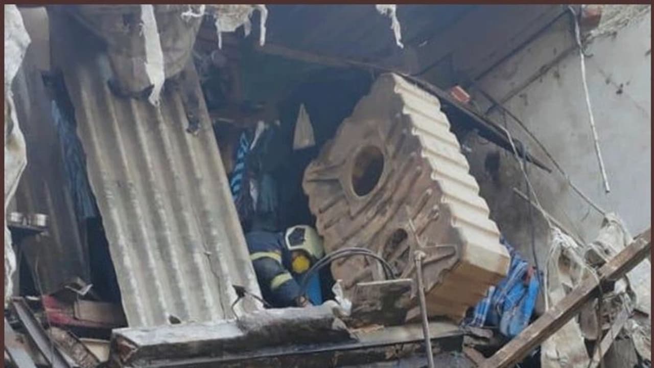 മുംബൈയില് കെട്ടിടം തകര്ന്നു വീണു; നിരവധിപ്പേര്ക്ക് പരിക്ക് മുംബൈയില് കെട്ടിടം തകര്ന്നു വീണു; നിരവധിപ്പേര്ക്ക് പരിക്ക്