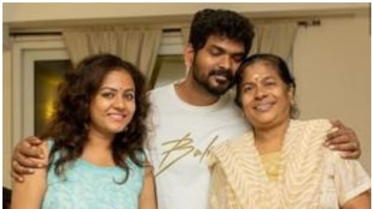 ദൈവത്തിലേക്കുള്ള പ്രവേശനം; മാതൃദിന ആശംസകളുമായി സംവിധായകൻ വിഘ്‍നേശ് ശിവൻ