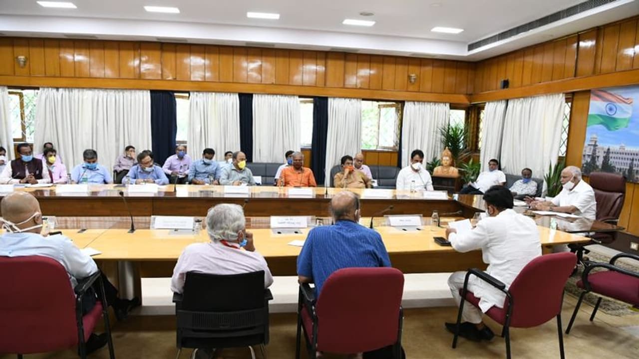 ಸಿಎಂ ಯಡಿಯೂರಪ್ಪ ನೇತೃತ್ವದ ಸಭೆಯಲ್ಲಿ ನಡೆದ ಮಹತ್ವದ ಚರ್ಚೆಗಳು ಇವು...! ಸಿಎಂ ಯಡಿಯೂರಪ್ಪ ನೇತೃತ್ವದ ಸಭೆಯಲ್ಲಿ ನಡೆದ ಮಹತ್ವದ ಚರ್ಚೆಗಳು ಇವು...!