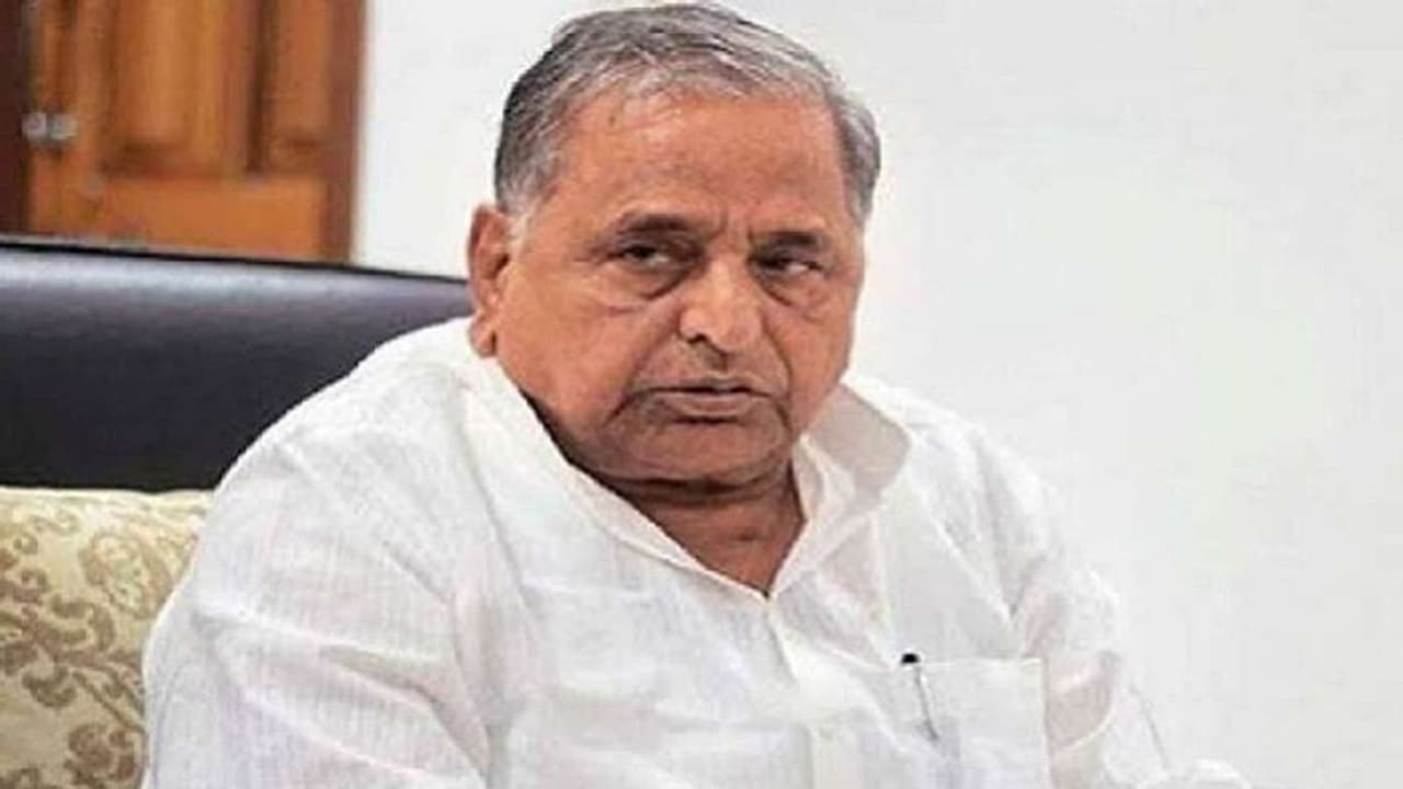 Samajwadi Party chief Mulayam Singh Yadav admitted to hospital after complaining of body ache, joint pain