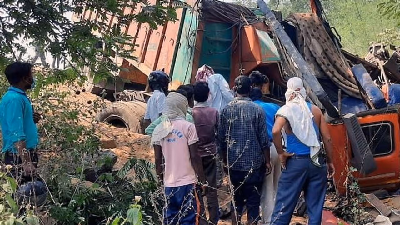 नहीं थम रहा मजदूरों की मौत का सिलसिला, झारखंड में हुए हादसे में एक साथ 4 की दर्दनाक मौत नहीं थम रहा मजदूरों की मौत का सिलसिला, झारखंड में हुए हादसे में एक साथ 4 की दर्दनाक मौत