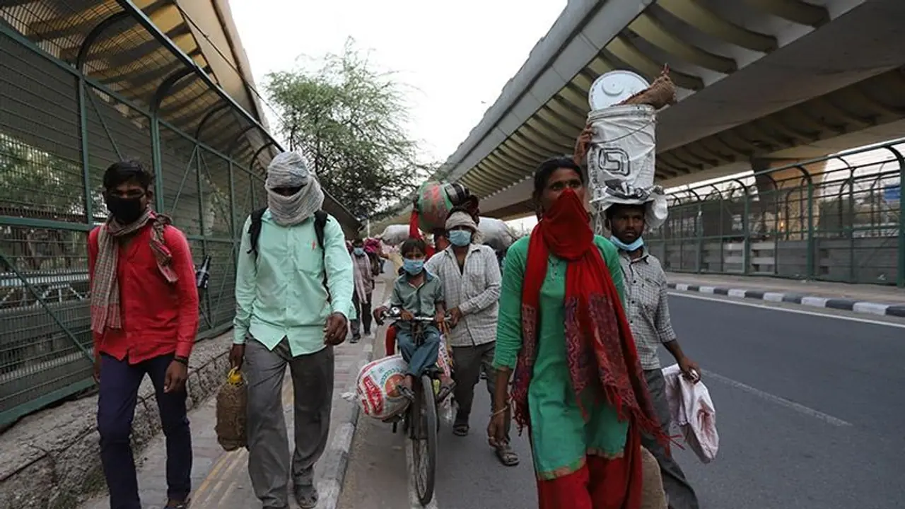 অভিবাসী শ্রমিকরা রাস্তায় থাকলে আদালত কী করতে পারে, মন্তব্য সুপ্রিম কোর্টের