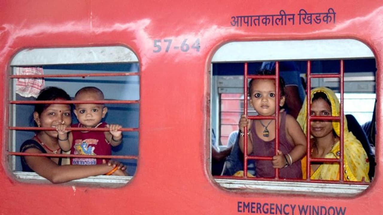 ট্রেন ছাড়ার ৯০ মিনিট আগে আসতে হবে, প্যারেঞ্জার ট্রেনের যাত্রীদের জন্য আরও একগুচ্ছ নিয়ম