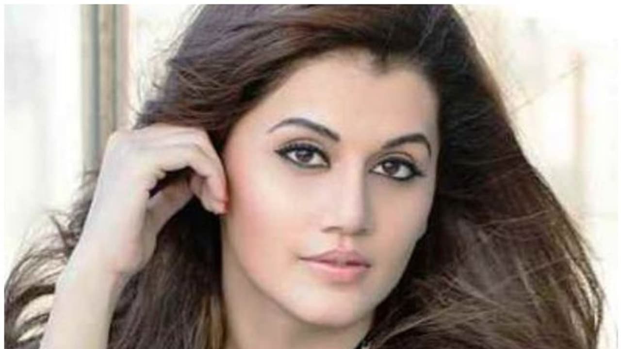 ഞാനും അമ്മയായി അഭിനയിച്ചു, തന്റെ ഫോട്ടോ എവിടെയെന്ന് തപ്സി; മറുപടിയുമായി സംവിധായകൻ ഞാനും അമ്മയായി അഭിനയിച്ചു, തന്റെ ഫോട്ടോ എവിടെയെന്ന് തപ്സി; മറുപടിയുമായി സംവിധായകൻ