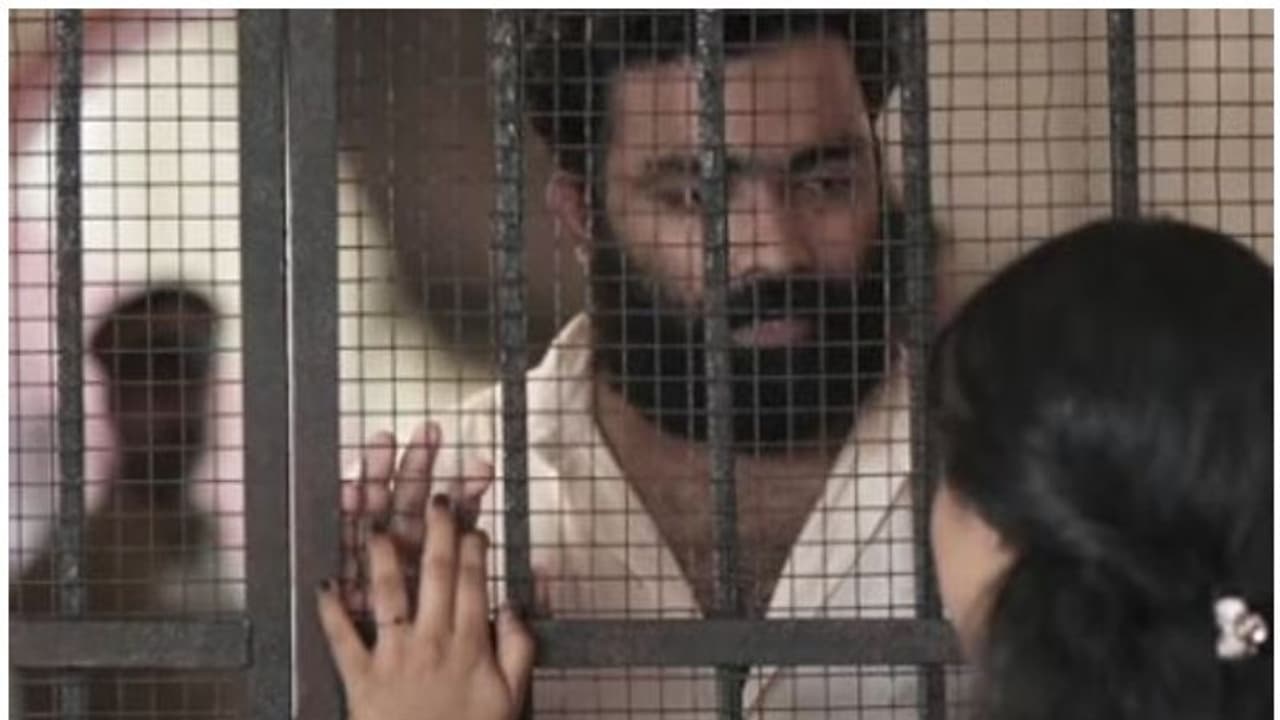 'ലോക്ക് ഡൗണ്' ശ്രദ്ധേയമാകുന്നു; കണ്ണൂര് ജയിലില് നിന്ന് ഒരു ഷോര്ട് ഫിലിം 'ലോക്ക് ഡൗണ്' ശ്രദ്ധേയമാകുന്നു; കണ്ണൂര് ജയിലില് നിന്ന് ഒരു ഷോര്ട് ഫിലിം