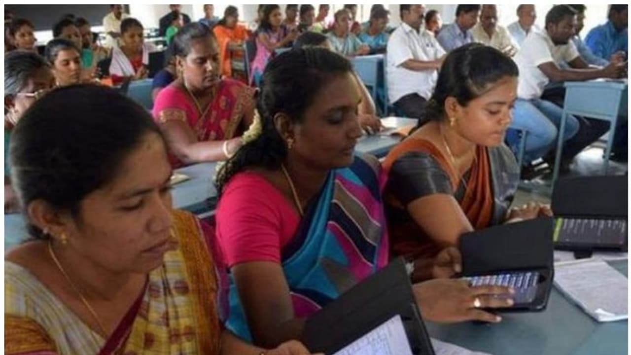 അധ്യാപകർക്ക് ഓൺലൈൻ വഴി പരിശീലനം നൽകാനൊരുങ്ങി വിദ്യാഭ്യാസ വകുപ്പ് അധ്യാപകർക്ക് ഓൺലൈൻ വഴി പരിശീലനം നൽകാനൊരുങ്ങി വിദ്യാഭ്യാസ വകുപ്പ്