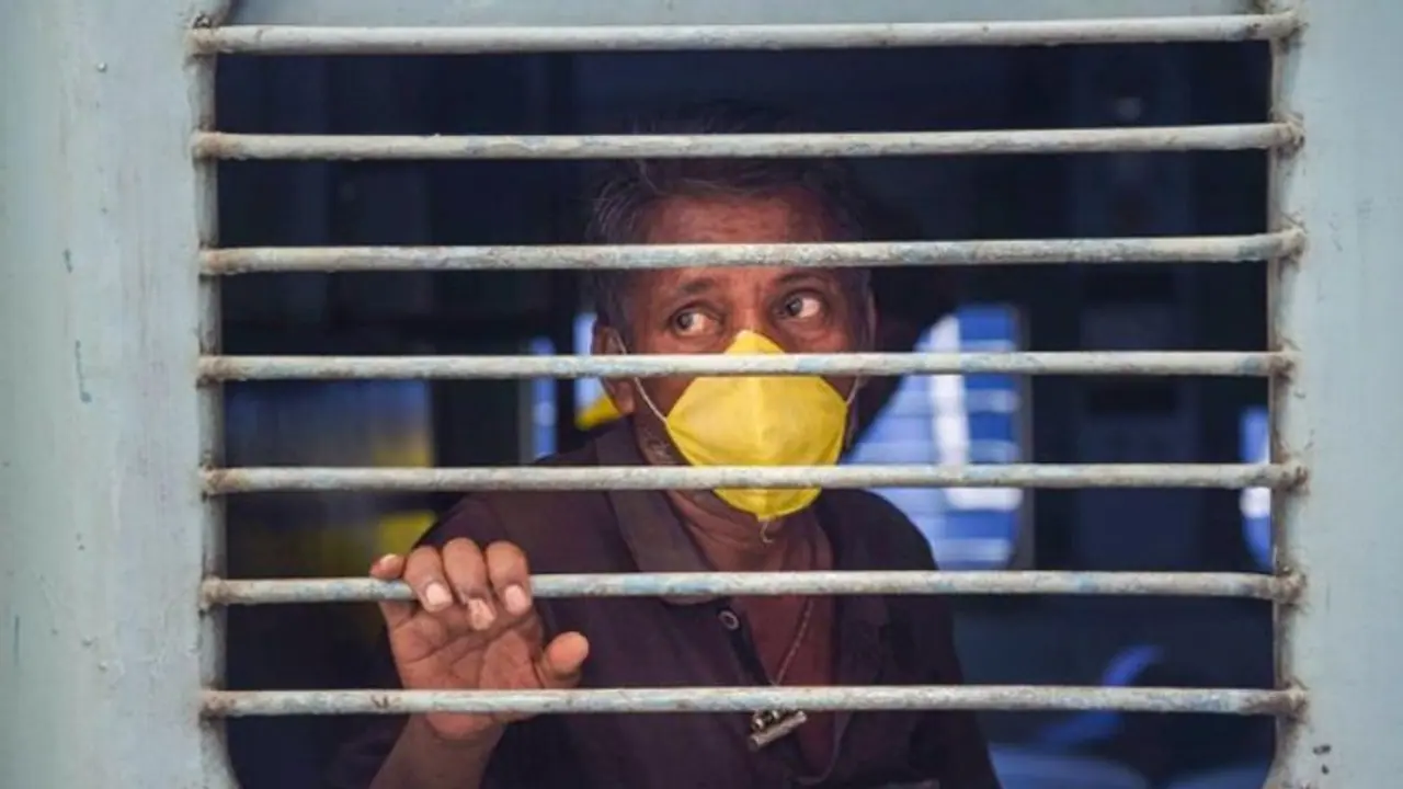 24 घंटे में कोरोना के सबसे ज्यादा 4213 केस, गृह मंत्रालय ने कहा, प्रवासी पैदल नहीं ट्रेन से घर जाएं 24 घंटे में कोरोना के सबसे ज्यादा 4213 केस, गृह मंत्रालय ने कहा, प्रवासी पैदल नहीं ट्रेन से घर जाएं