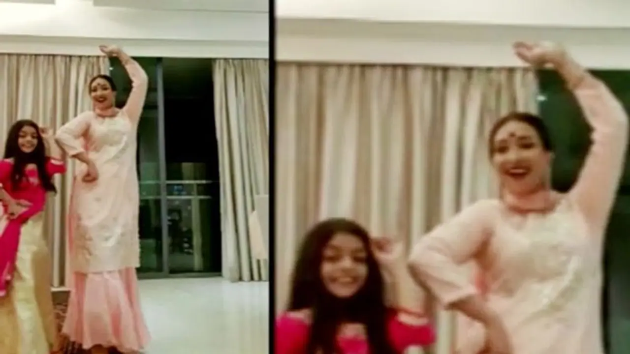 মার্তৃদিবসে মেয়ের সঙ্গে নাচে মেতে উঠলেন ঋতুপর্ণা,পরিবারের সেরা মুহূর্ত পাঠালেন সুদূর সিঙ্গাপুর থেকে মার্তৃদিবসে মেয়ের সঙ্গে নাচে মেতে উঠলেন ঋতুপর্ণা,পরিবারের সেরা মুহূর্ত পাঠালেন সুদূর সিঙ্গাপুর থেকে