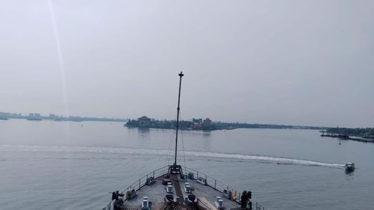 മാലിയില് നിന്ന് രണ്ടാമത്തെ കപ്പല് നാളെ കൊച്ചിയിലെത്തും; സംഘത്തില് 73 മലയാളികള് മാലിയില് നിന്ന് രണ്ടാമത്തെ കപ്പല് നാളെ കൊച്ചിയിലെത്തും; സംഘത്തില് 73 മലയാളികള്