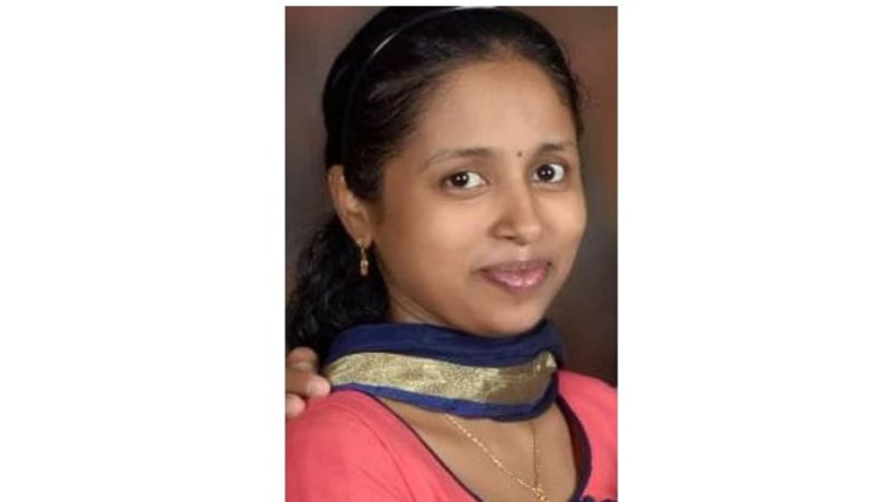 പ്രവാസി മലയാളി യുവതി ഫ്ലാറ്റില് മരിച്ച നിലയിൽ പ്രവാസി മലയാളി യുവതി ഫ്ലാറ്റില് മരിച്ച നിലയിൽ