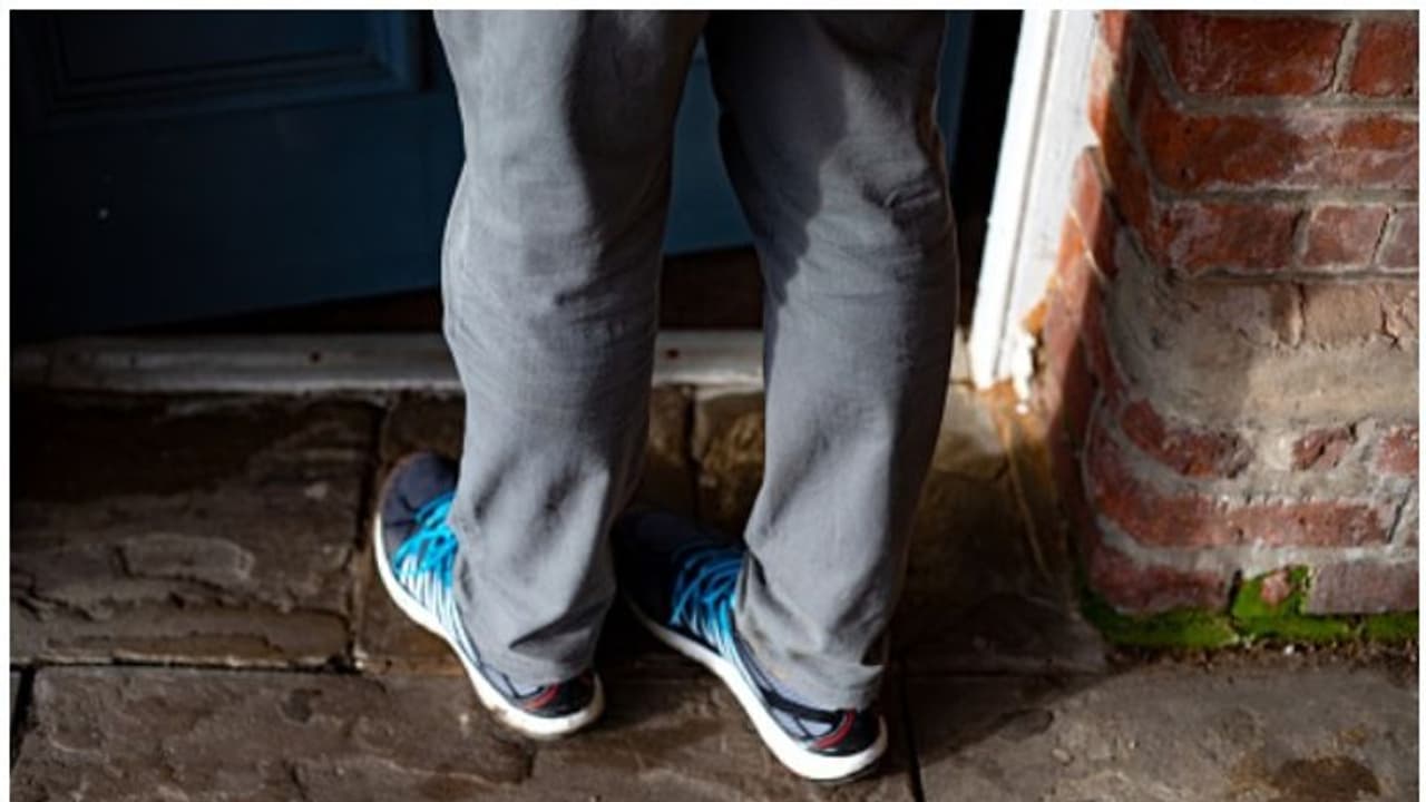 ലോക്ക്ഡൌണിനിടയില്‍ വന്‍തുക ചെലവിട്ട് നാട്ടിലെത്തിയ ഭര്‍ത്താവിനെ വീട്ടില്‍ കയറ്റാതെ ഭാര്യ