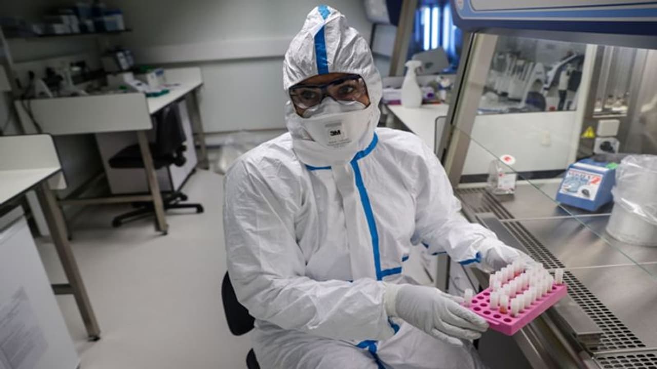 కరోనా రోగులకు వారం రోజుల్లో ఆయుర్వేద మందులు:కేంద్ర మంత్రి కరోనా రోగులకు వారం రోజుల్లో ఆయుర్వేద మందులు:కేంద్ర మంత్రి