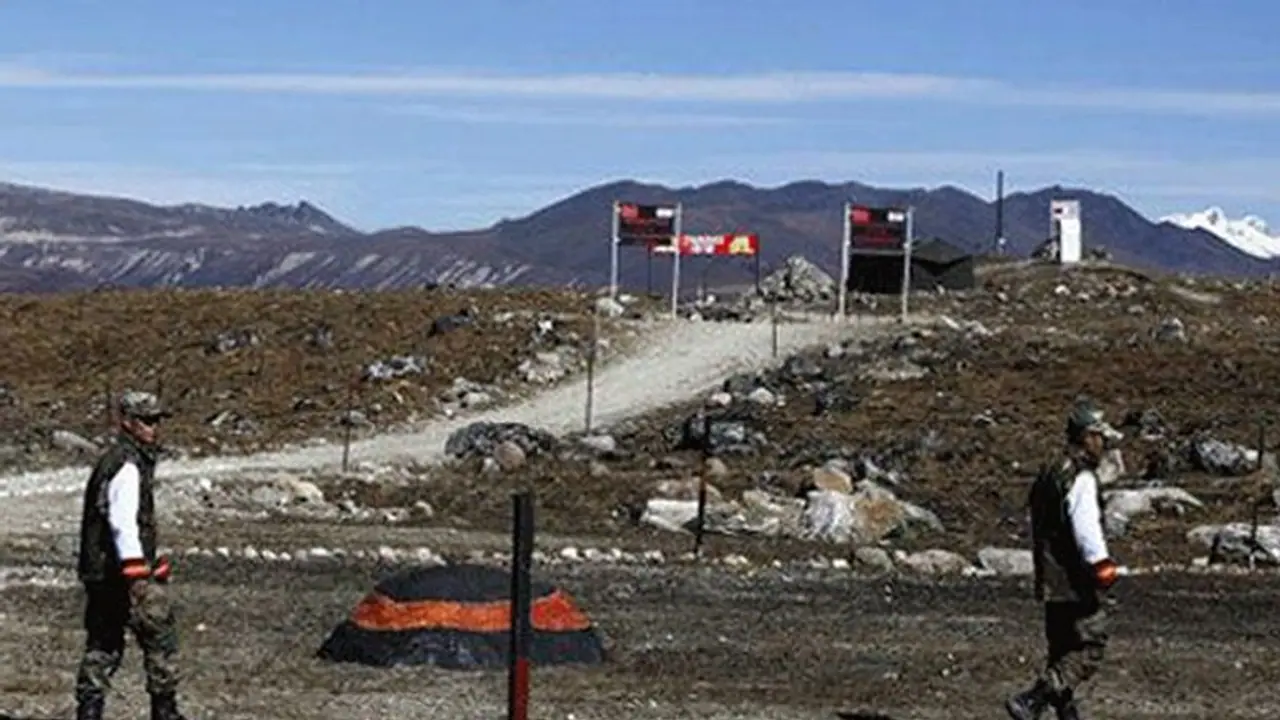 ডোকালাম এলাকায় রাতারাতি গ্রাম তৈরির অভিযোগ চিনের বিরুদ্ধে, চিন সাংবাদিকের দাবিতে জল্পনা ডোকালাম এলাকায় রাতারাতি গ্রাম তৈরির অভিযোগ চিনের বিরুদ্ধে, চিন সাংবাদিকের দাবিতে জল্পনা