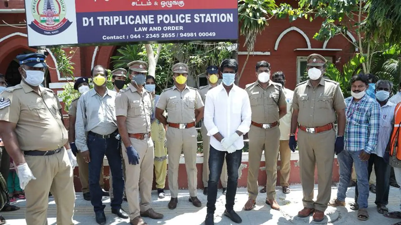 வெளிநாட்டில் இருக்கும் தமிழர்களை உற்சாகப்படுத்தும் நடிகர் சூரி வீடியோ காட்சி.!! சந்தோசத்தில் சிங்கப்பூர் அரசு வெளிநாட்டில் இருக்கும் தமிழர்களை உற்சாகப்படுத்தும் நடிகர் சூரி வீடியோ காட்சி.!! சந்தோசத்தில் சிங்கப்பூர் அரசு