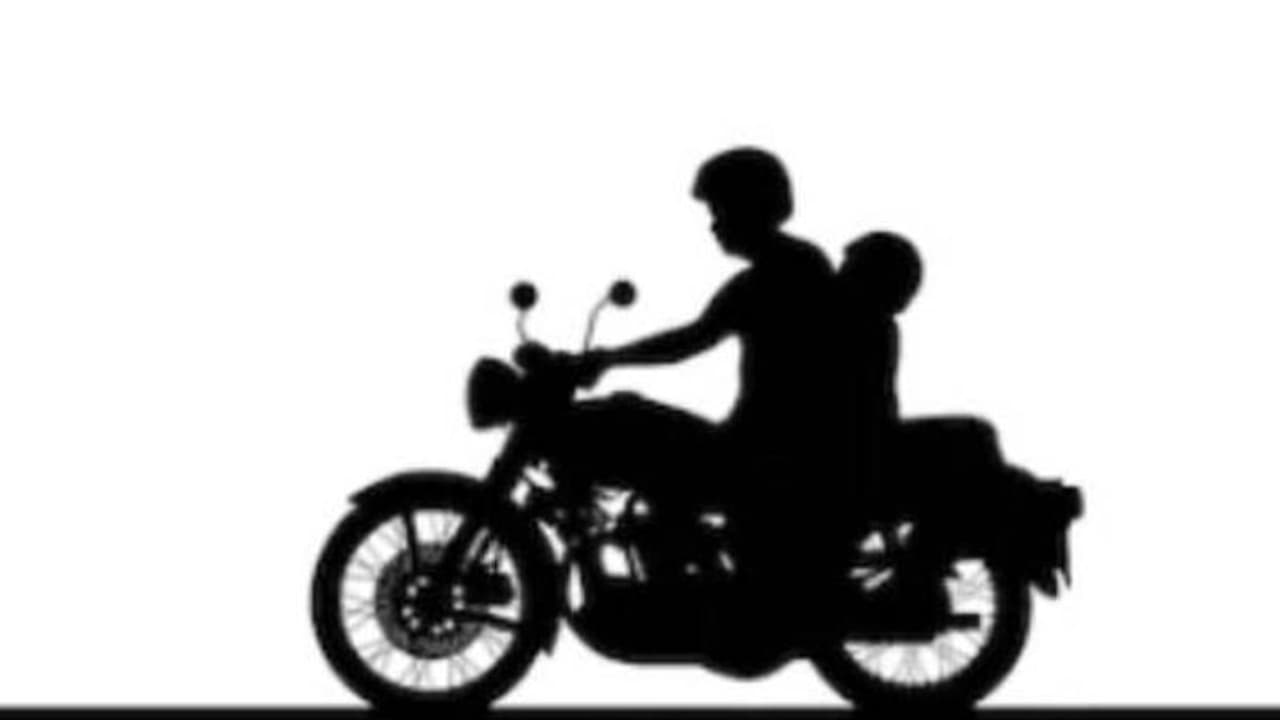 അമ്മയെ കാണണം, ബര്ഗര് കഴിക്കണം; തൃശൂരില് അച്ഛനെ കത്തികാട്ടി ഭീഷണിപ്പെടുത്തി 14കാരന്റെ ബൈക്ക് യാത്ര അമ്മയെ കാണണം, ബര്ഗര് കഴിക്കണം; തൃശൂരില് അച്ഛനെ കത്തികാട്ടി ഭീഷണിപ്പെടുത്തി 14കാരന്റെ ബൈക്ക് യാത്ര