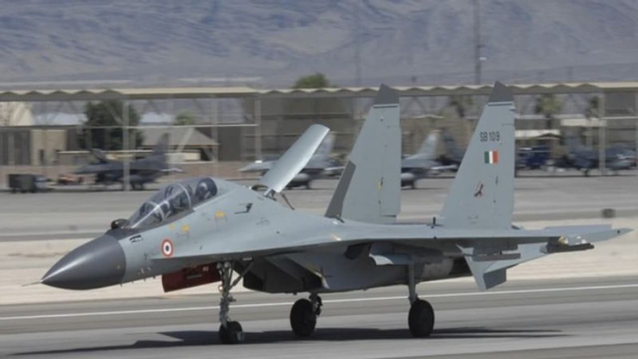 চিনা যুদ্ধ বিমান লাইন অব কন্ট্রোলের কাছেই , সিকিমের পর এবার লাদাখে ভারত চিন সীমান্তে উত্তেজনা চিনা যুদ্ধ বিমান লাইন অব কন্ট্রোলের কাছেই , সিকিমের পর এবার লাদাখে ভারত চিন সীমান্তে উত্তেজনা