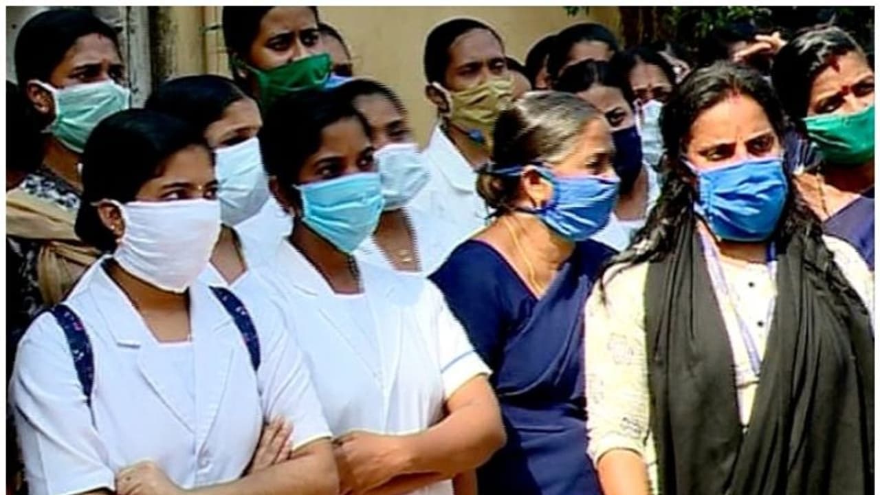 উত্তাল স্বাস্থ্য ভবন, ভিতরে ঢুকে পড়লেন আন্দোলনকারী নার্সরা, পুলিশের সঙ্গে ধস্তাধস্তিতে অসুস্থ ১ উত্তাল স্বাস্থ্য ভবন, ভিতরে ঢুকে পড়লেন আন্দোলনকারী নার্সরা, পুলিশের সঙ্গে ধস্তাধস্তিতে অসুস্থ ১