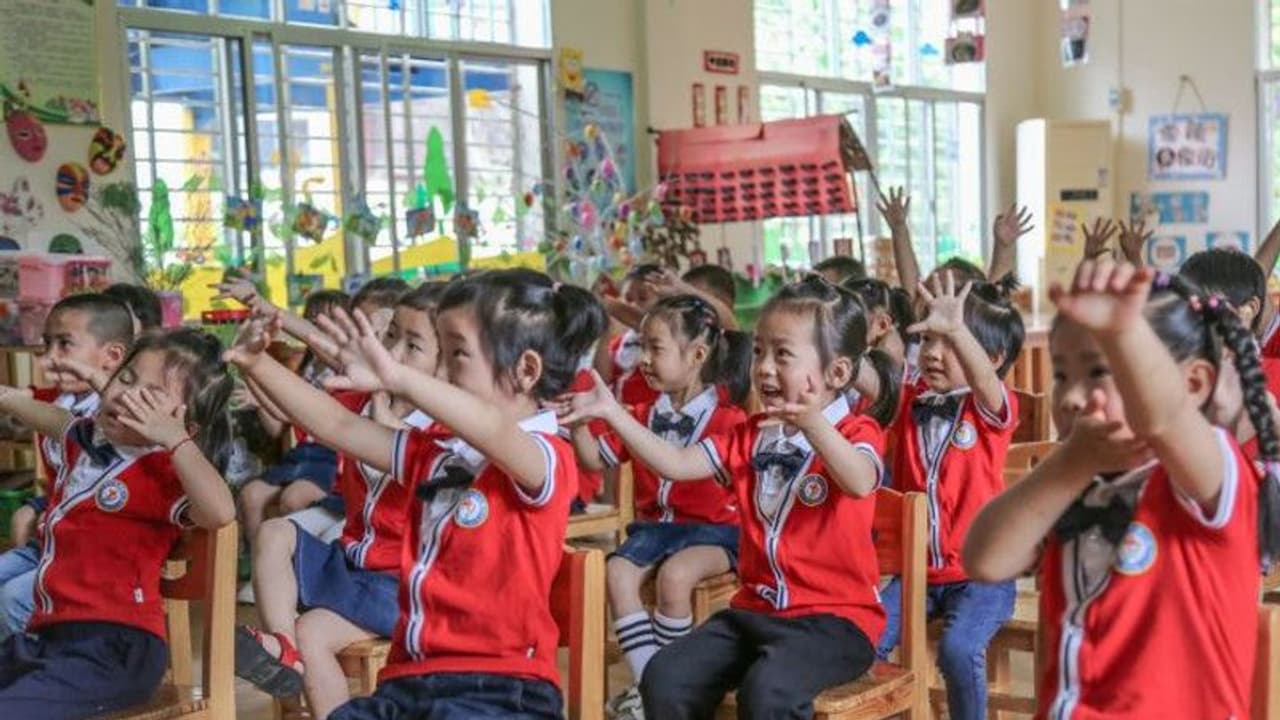 Coronavirus: Beijing schools closed again, over 1,200 flights cancelled amid fear over new virus outbreak Coronavirus: Beijing schools closed again, over 1,200 flights cancelled amid fear over new virus outbreak