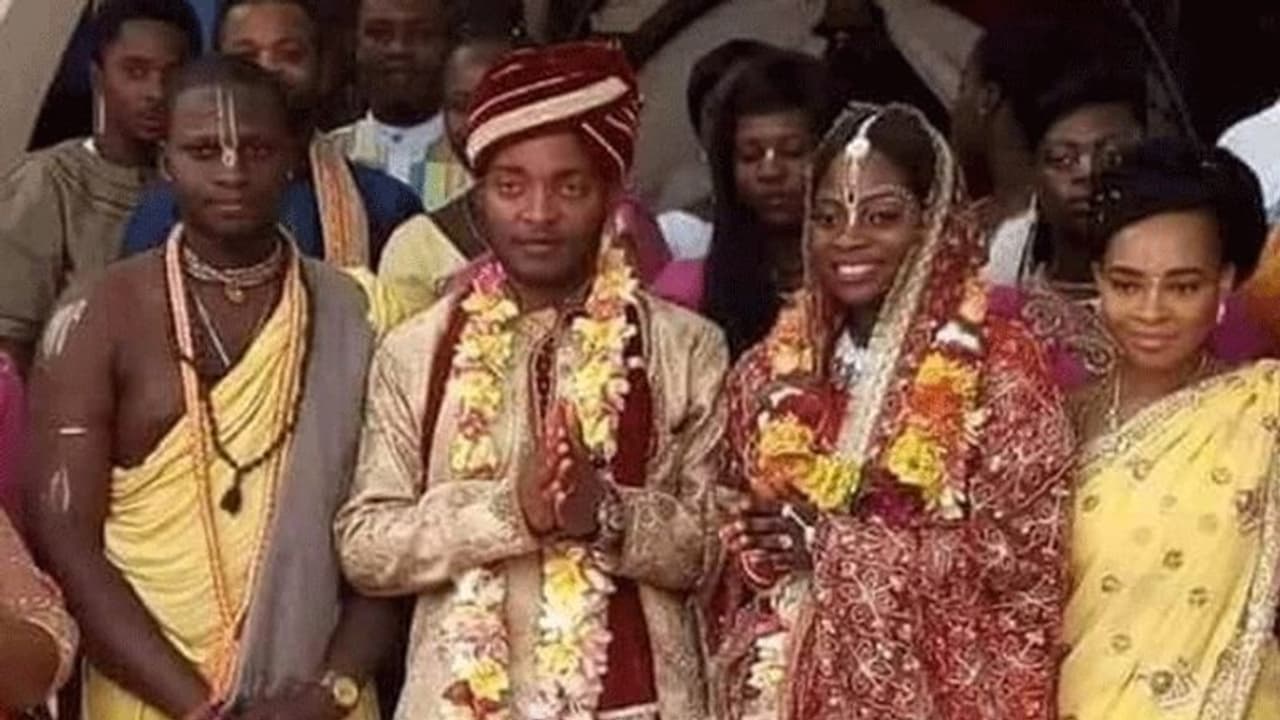 இந்துக்களாக மாறும் கிறிஸ்துவர்கள்.. ஆப்பிரிக்காவில் அசுர வேகமெடுக்கும் மதமாற்றம்.. திருமண சடங்கிலும் அசத்தல்.! இந்துக்களாக மாறும் கிறிஸ்துவர்கள்.. ஆப்பிரிக்காவில் அசுர வேகமெடுக்கும் மதமாற்றம்.. திருமண சடங்கிலும் அசத்தல்.!